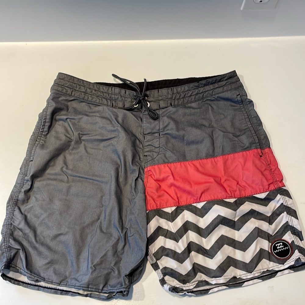 BILLABONG men’s bathing suit size 32